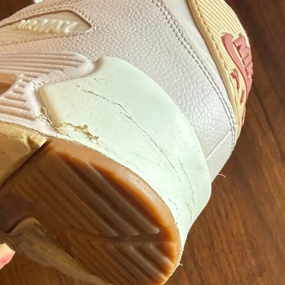 Nike Women’s Cream and Pink Athletic Sneakers - 10W - Picture 5 of 14